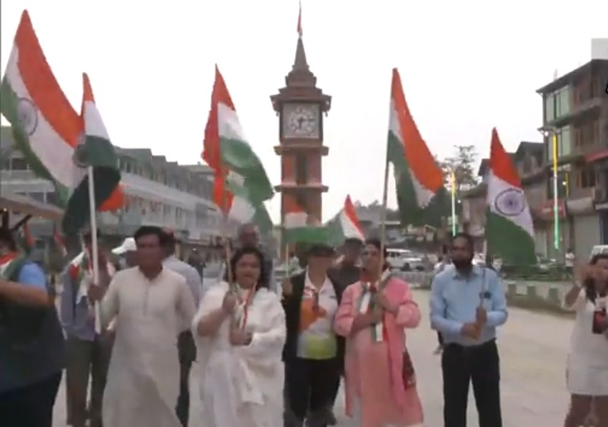 J&K: People gather at Lal Chowk to celebrate 77th Independence Day: They were waving Tricolor