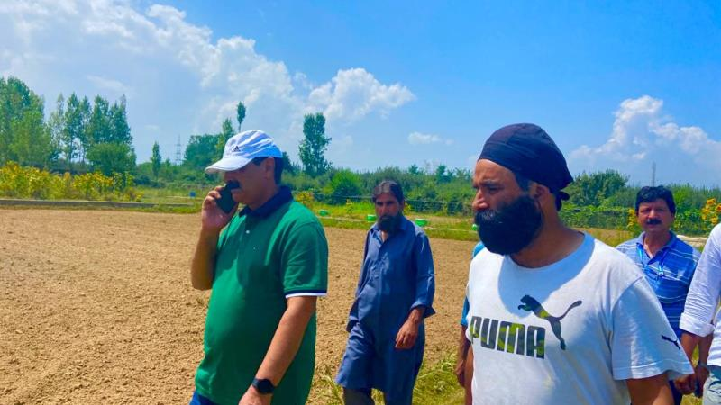 Director Agriculture Kashmir visits SMF Tapper Kreeri