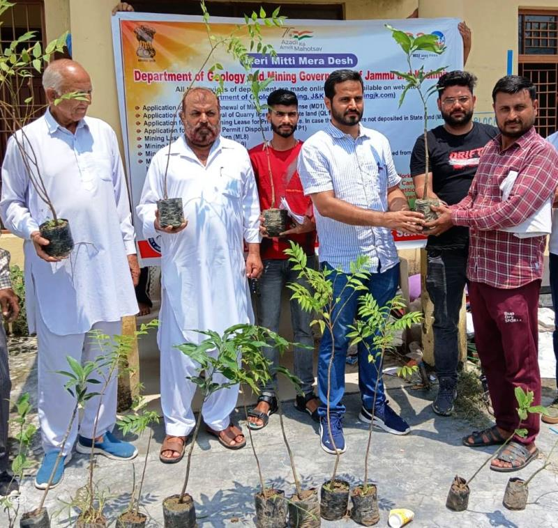 G&M Samba distributes Plants under Meri Mitti Mera Desh Programme