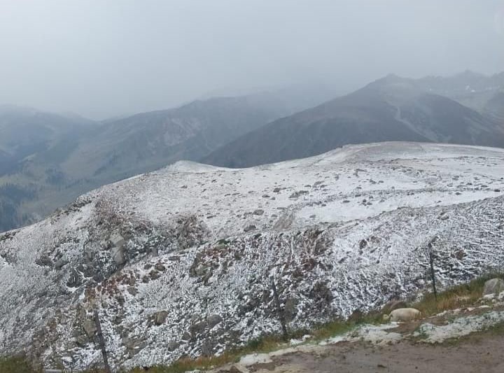 Jammu & Kashmir: Gulmarg received the season’s first light snowfall