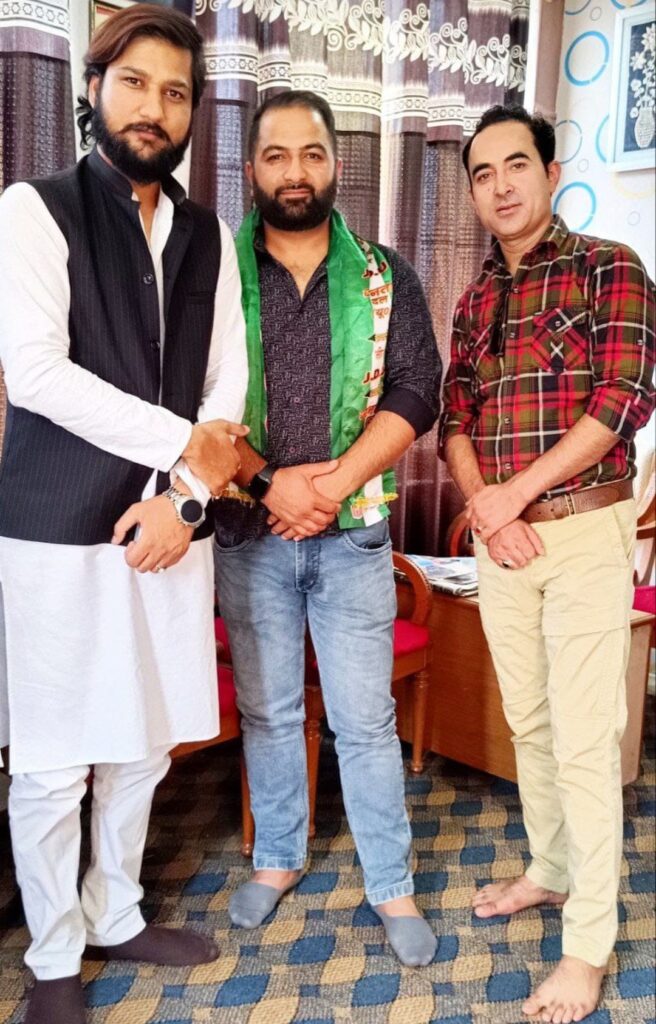 Renowned businessman Qazi Faheem join JDU in presence of Vivek Bali Srinagar