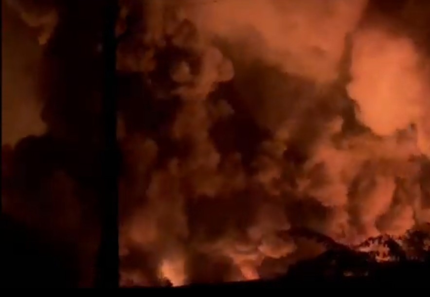 Gujrat: Massive fire broke out at a chemical factory in the Aravalli district; More than 60 tankers filled with chemicals gutted in the fire