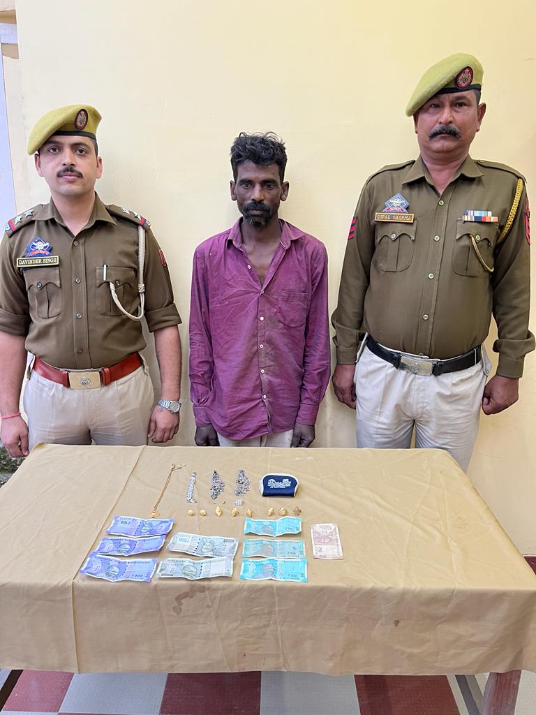 SAMBA POLICE SOLVED BIG THEFT CASE, RECOVERED GOLD ORNAMENTS & CASH