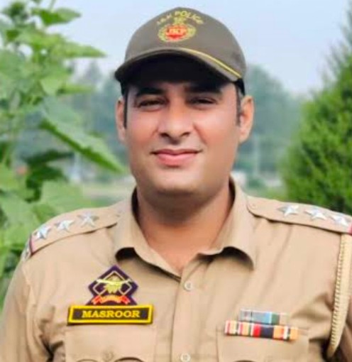 Police Inspector attacked by militants in Eidghah Srinagar succumbs at AIIMS New Delhi