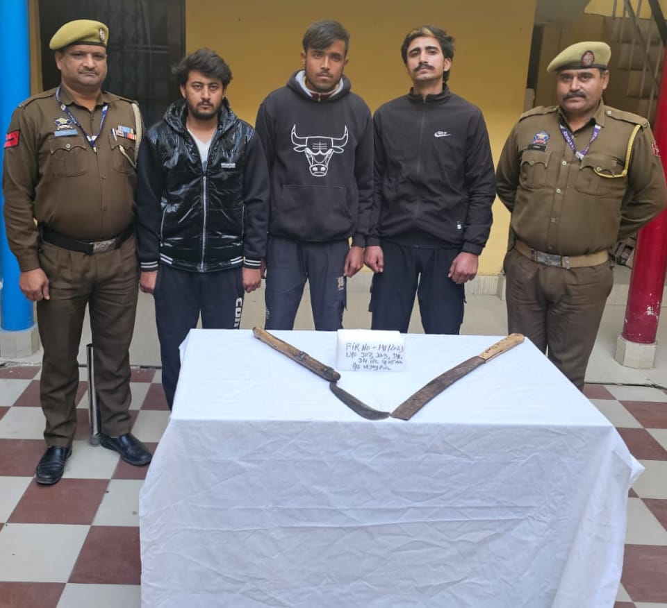 SAMBA POLICE ARRESTED 3 CRIMINALS INVOLVED IN ATTEMPT TO MURDER CASE NEAR 17 MILES, SEIZED WEAPONS OF OFFENCE & BIKE USED