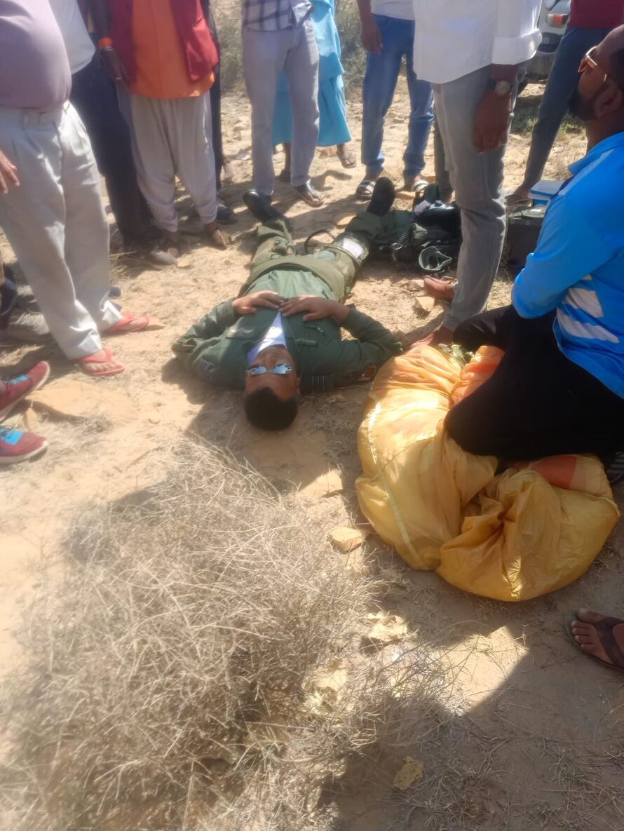 An Indian Air Force LCA Tejas fighter crashed in Jaisalmer: Pilot saved himself
