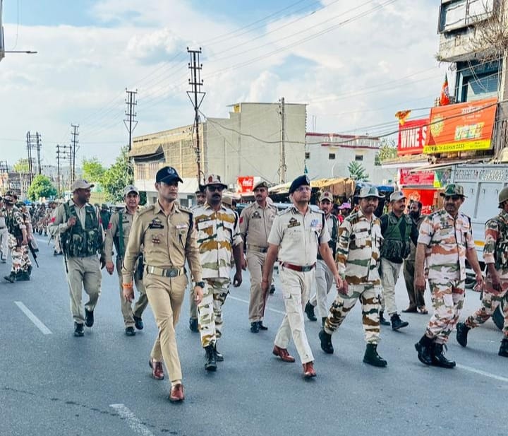 SAMBA POLICE ALONGWITH CAPF AND ARMED POLICE CARRIED OUT FLAG MARCH IN SAMBA TOWN IN VIEW OF UPCOMING SECOND PHASE OF PARLIAMENTRY ELECTIONS