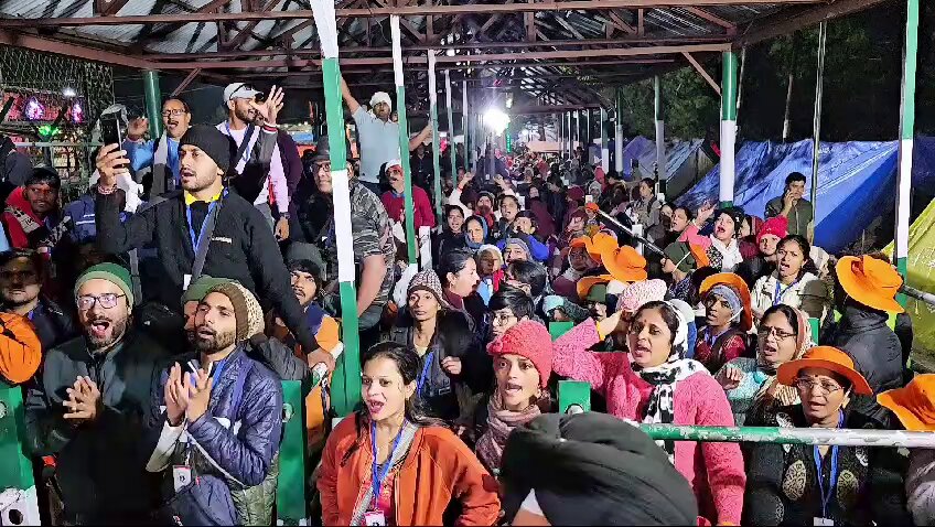 First batch of pilgrims embarked on their spiritual journey to the Holy Cave Shrine from Nunwan base camp amid chants of ‘Har Har Mahadev’