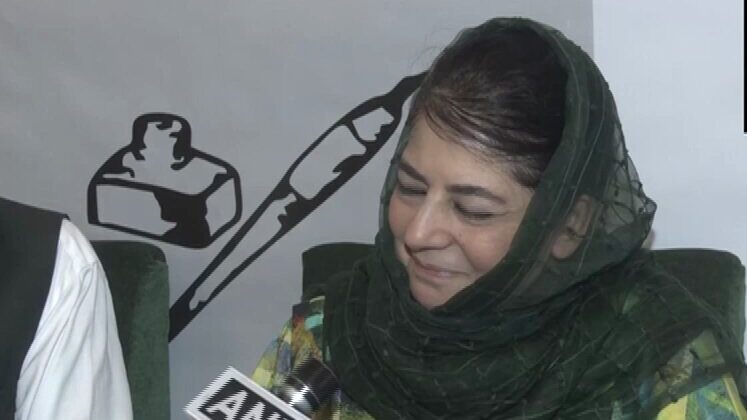 Mehbooba Mufti Criticizes BJP Over Article 370, Expresses Willingness to Support Congress