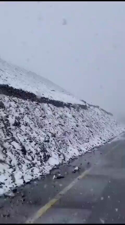 First snowfall of the year hits Razdan Top enroute Gurez Valley