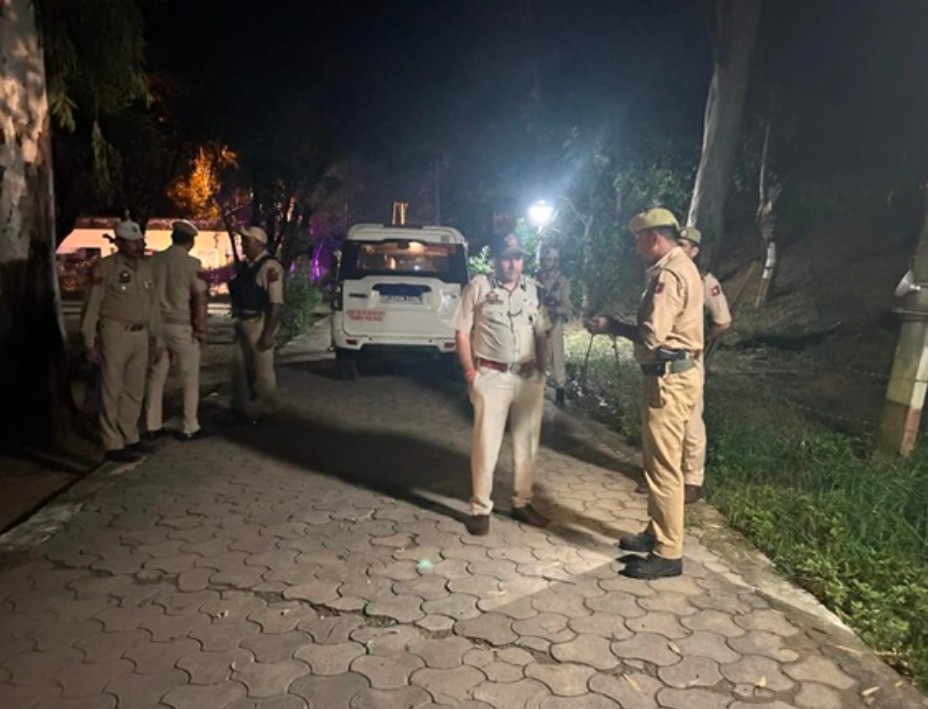 DIG JKS Range conducted Late Night Surprise checking of the Border area of Kathua, Samba and Jammu