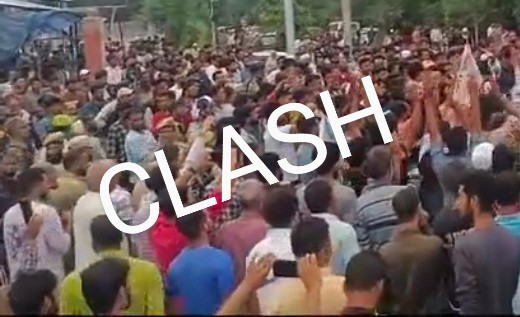 Scuffle broke out between workers of the PDP and the AIP in the Balpora area of Shopian: Minor injuries to the workers