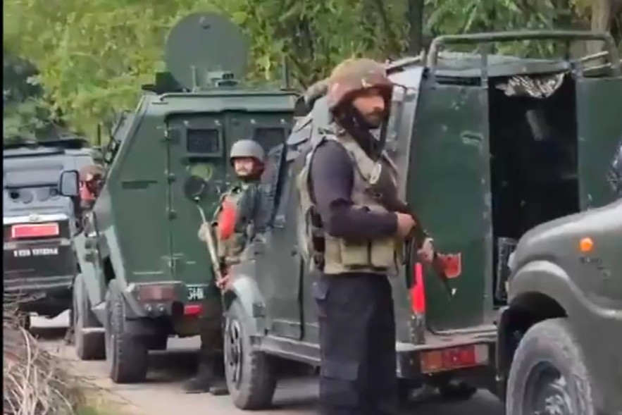 Flash: Joint operation launched by Indian Army and J&K Police in Baramulla;Contact established, operation on