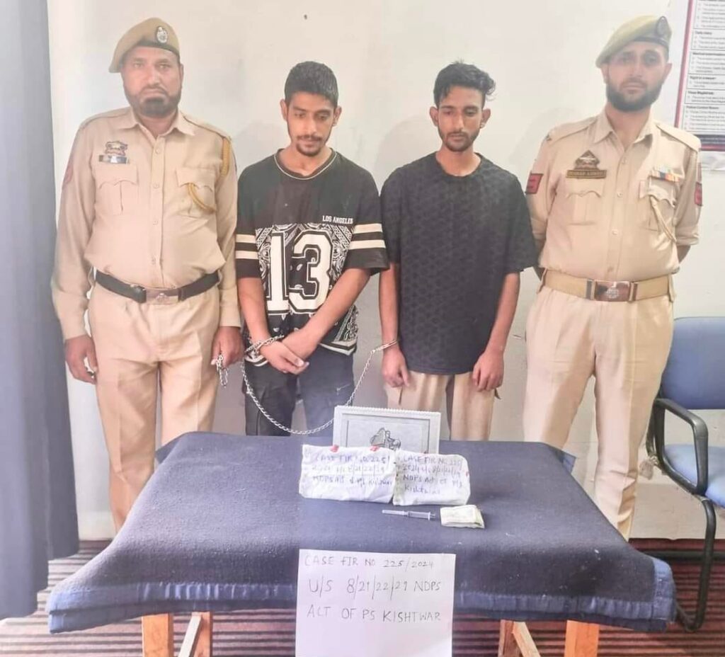 J&K POLICE ARRESTS TWO NOTORIOUS DRUG PADDLERS: RECOVERS HEROIN-LIKE SUBSTANCE ALONGWITH CASH IN KISHTWAR DISTRICT